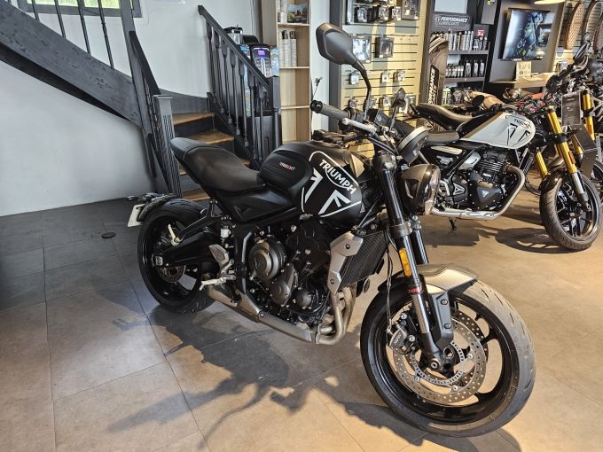 TRIUMPH TRIDENT 660 4