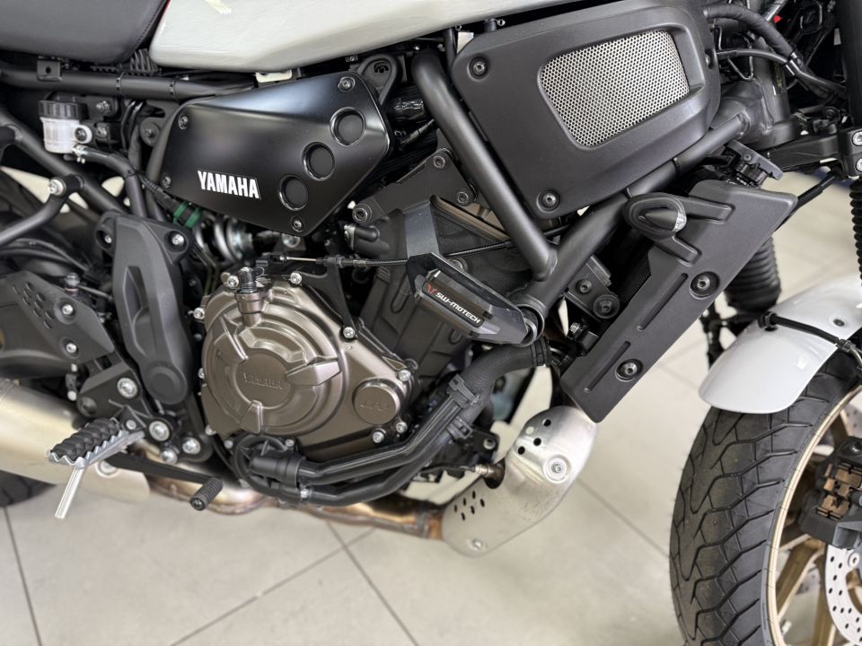 YAMAHA XSR 700 XTRIBUTE 4