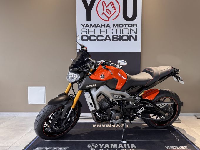 YAMAHA MT-09 4
