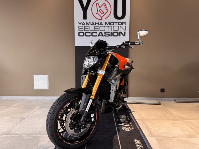 YAMAHA MT-09 4