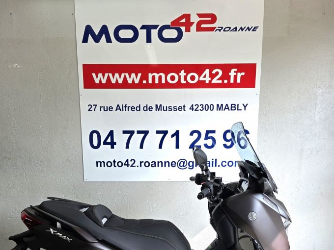 YAMAHA XMAX 300 Tech Max 4