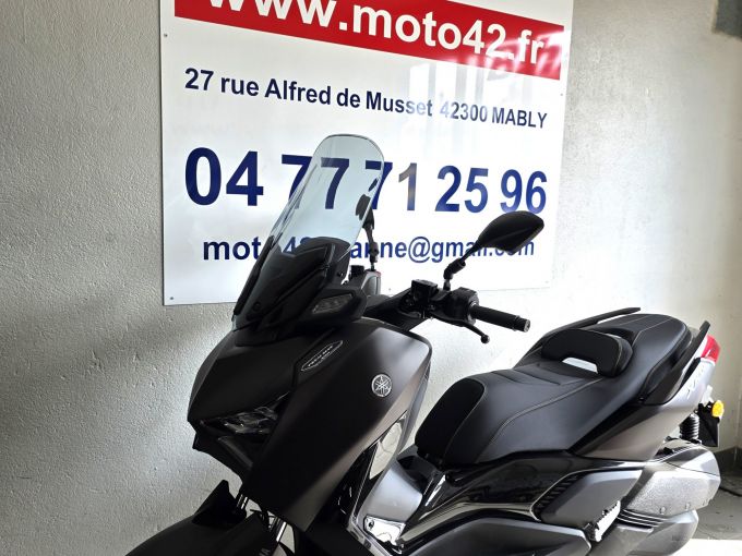 YAMAHA XMAX 300 Tech Max 4