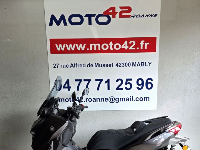 YAMAHA XMAX 300 Tech Max 4