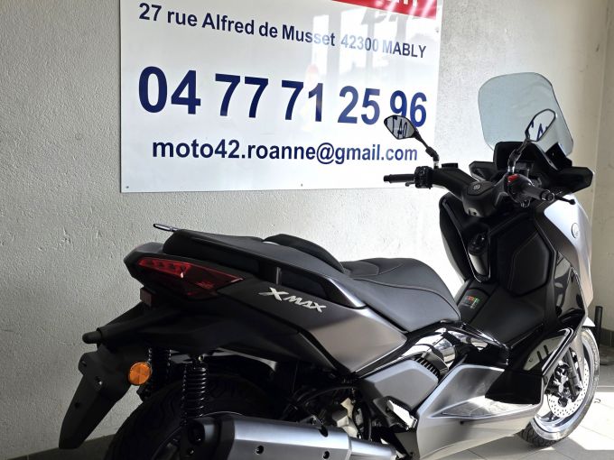 YAMAHA XMAX 300 Tech Max 4