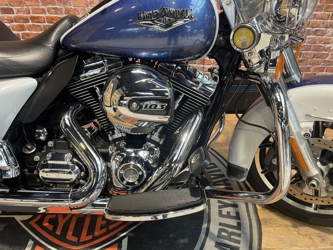 HARLEY-DAVIDSON TOURING ROAD KING 1690 4