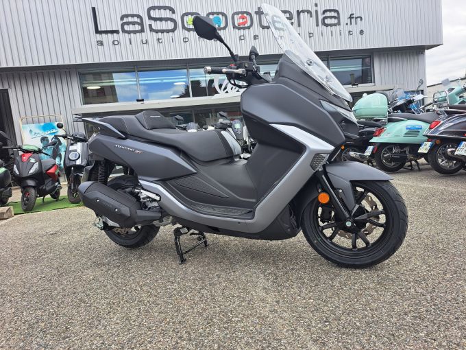 SYM MAXISYM 4