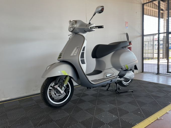 VESPA GTS 300 SUPER TECH 4