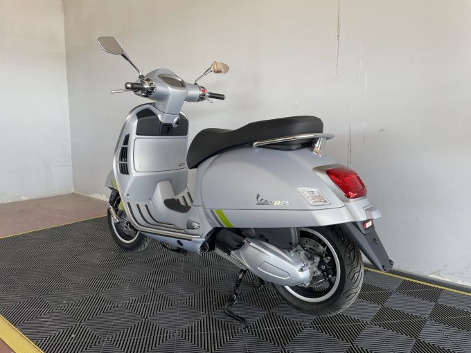 VESPA GTS 300 SUPER TECH 4