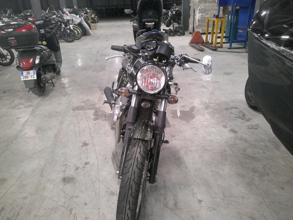 TRIUMPH THRUXTON 900 4