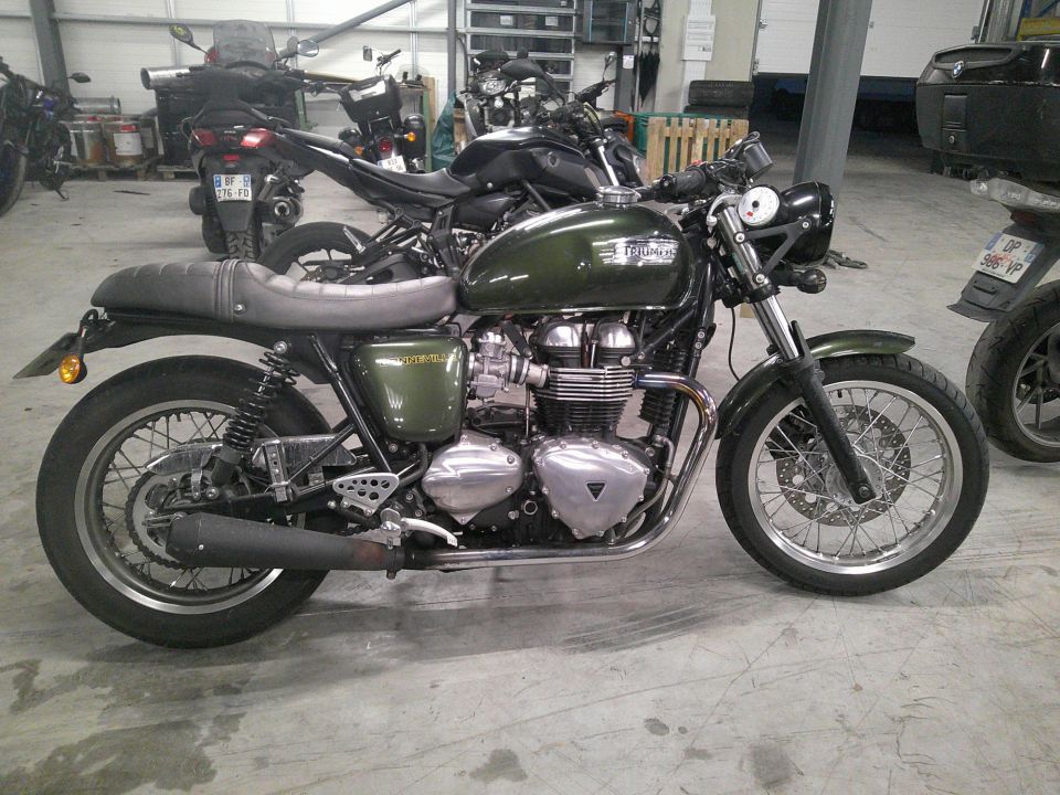 TRIUMPH THRUXTON 900 4