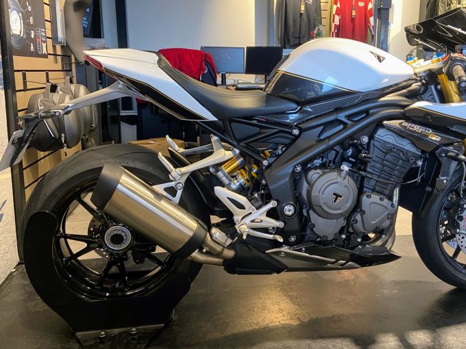 TRIUMPH SPEED TRIPLE 1200 RR 4