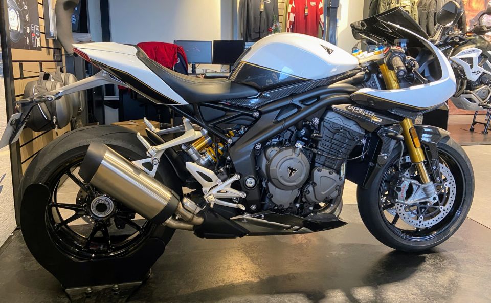 TRIUMPH SPEED TRIPLE 1200 RR 4