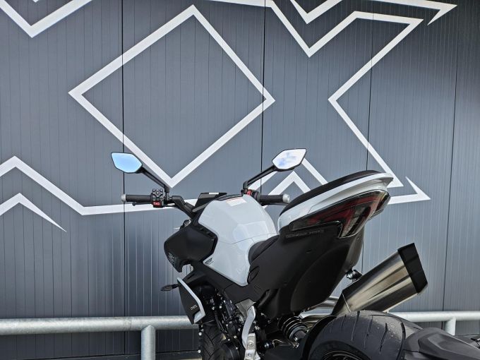 CF MOTO 800NK Advanced 4