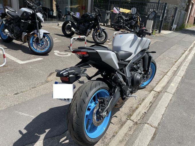 YAMAHA MT-09  Y-AMT 4
