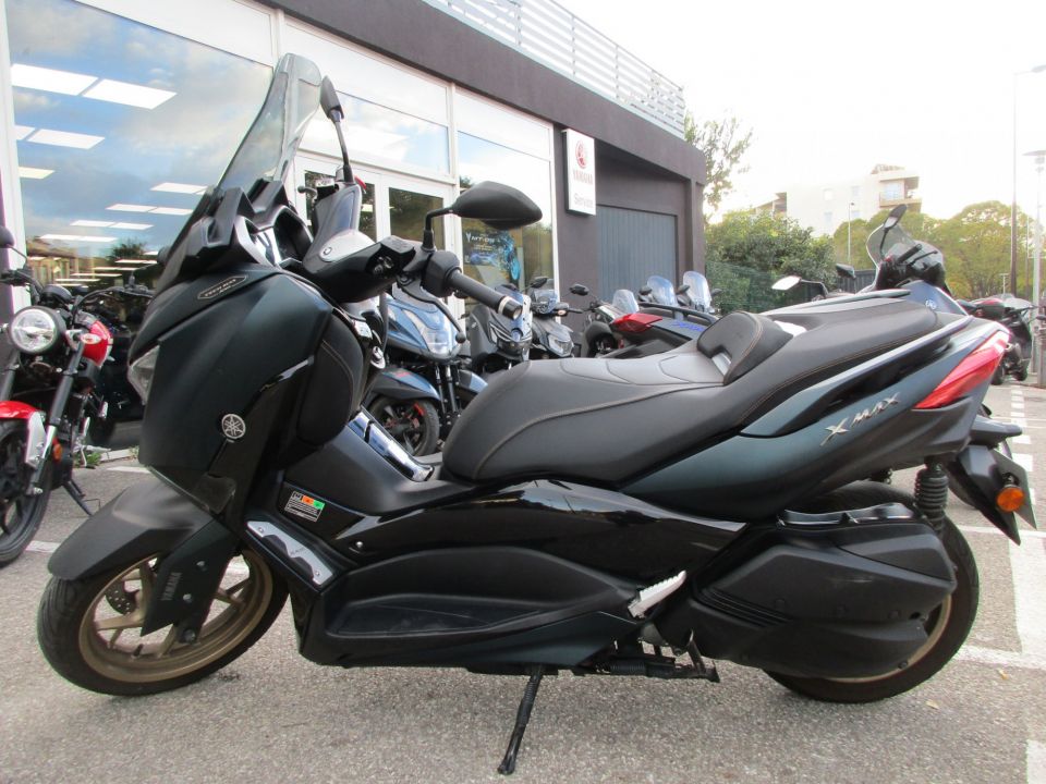 YAMAHA XMAX 300 Tech Max 4