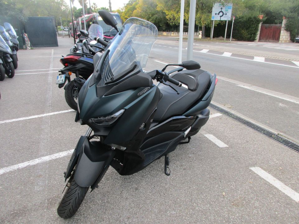 YAMAHA XMAX 300 Tech Max 4