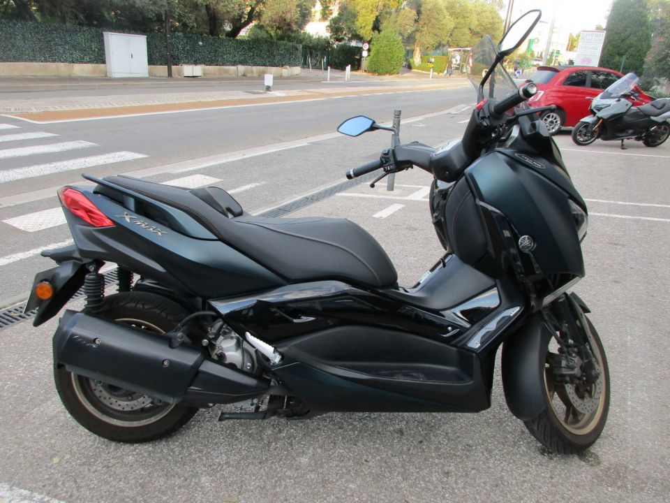 YAMAHA XMAX 300 Tech Max 4