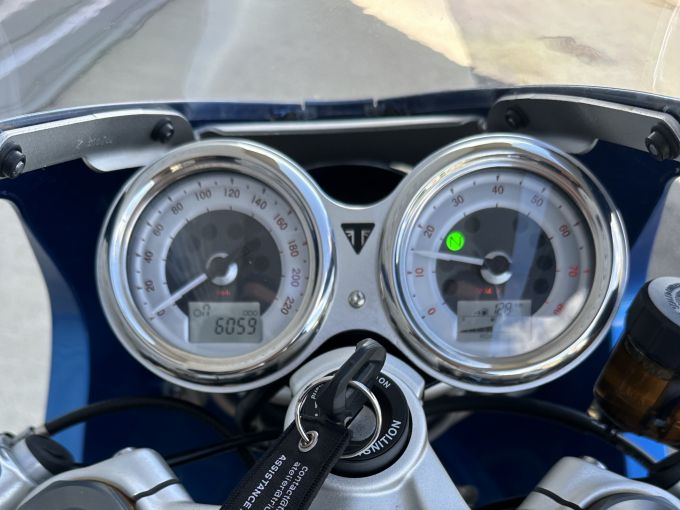 TRIUMPH THRUXTON 1200 RS 4