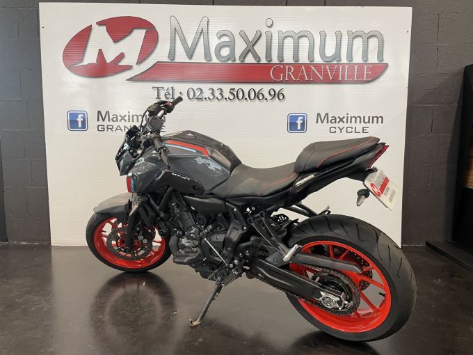 YAMAHA MT-07 4