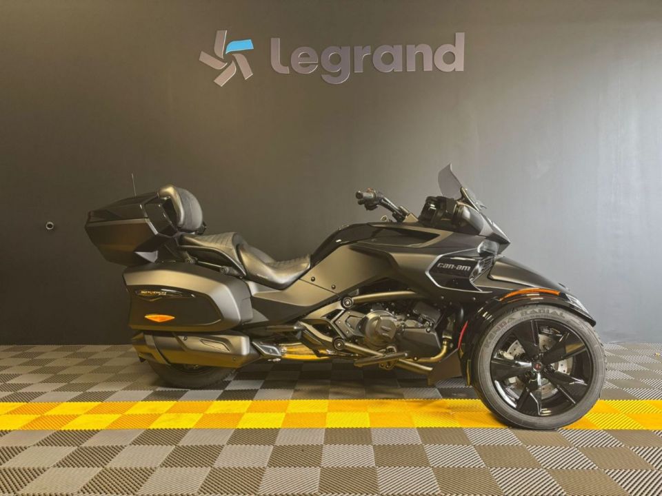 CAN-AM SPYDER 4