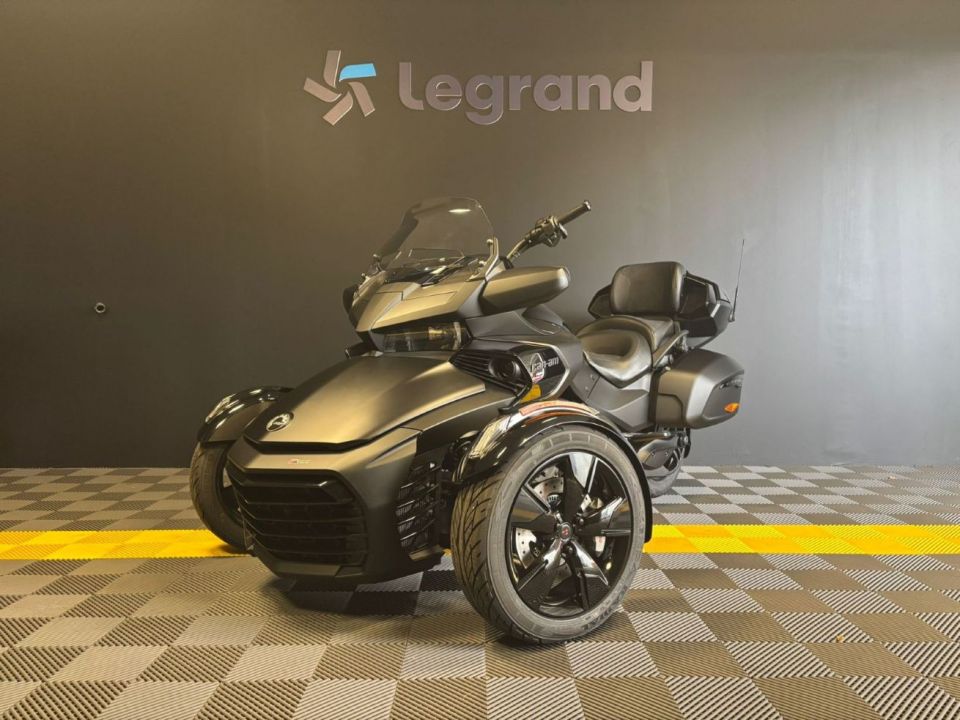 CAN-AM SPYDER 4