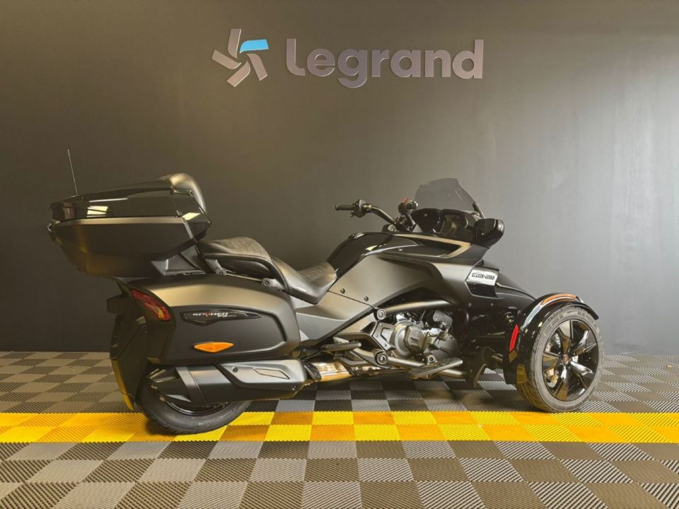 CAN-AM SPYDER 4