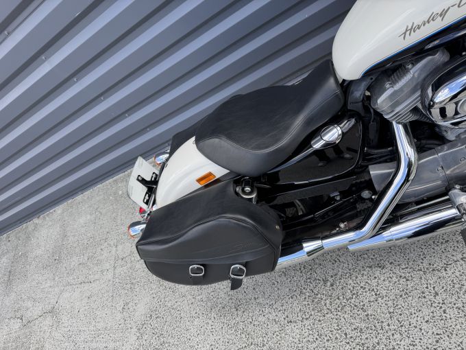 HARLEY-DAVIDSON SPORTSTER 883 LOW 4