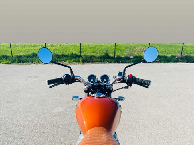 ROYAL ENFIELD INTERCEPTOR 4