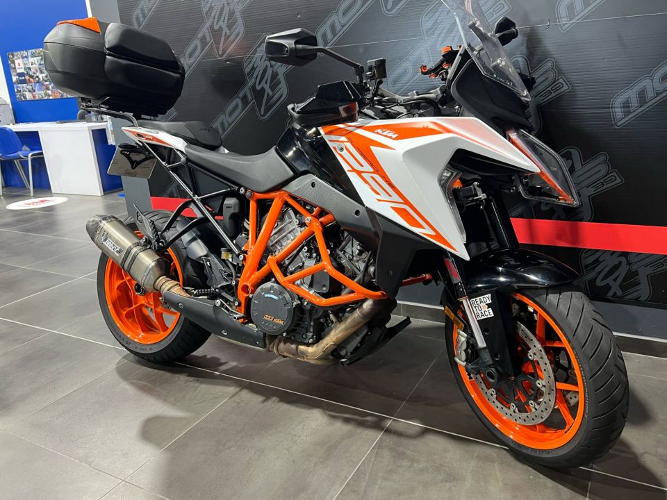 KTM 1290 SUPER DUKE GT 4