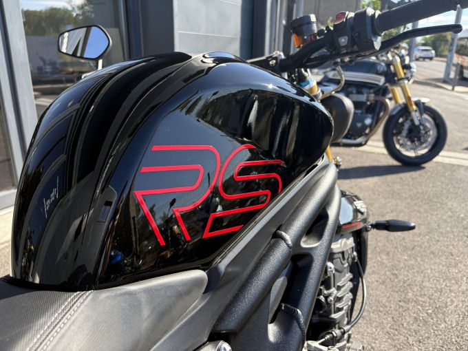TRIUMPH SPEED TRIPLE 1200 RS 4
