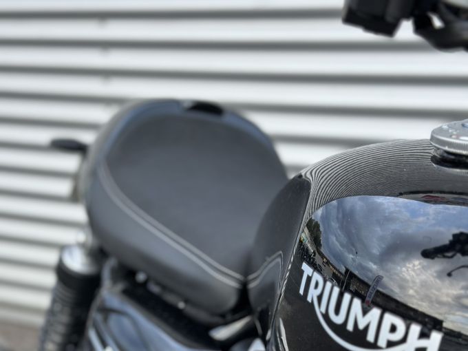 TRIUMPH SPEED TWIN 900 4
