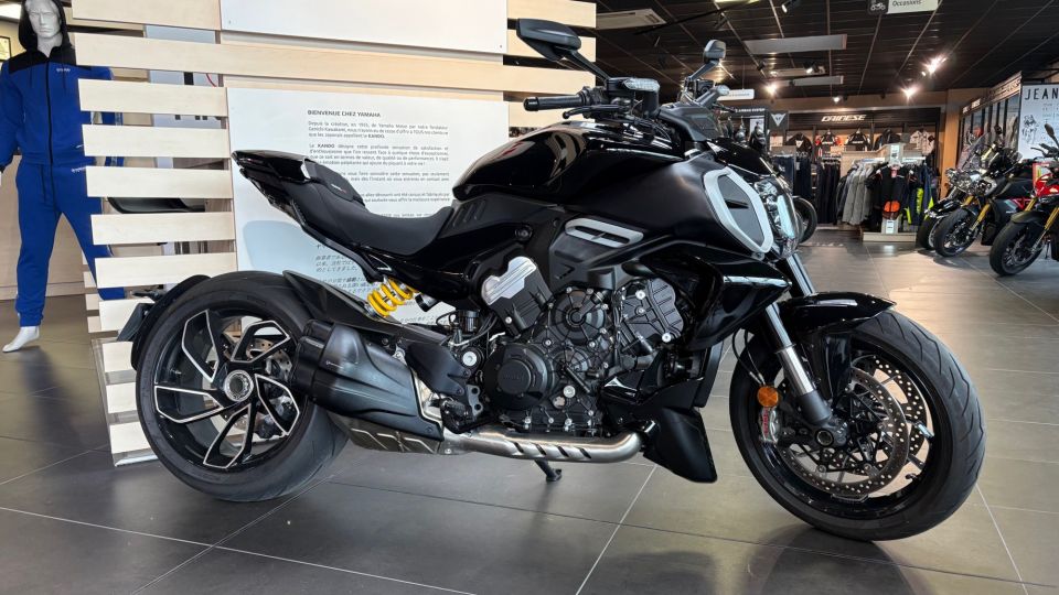 DUCATI DIAVEL V4 4