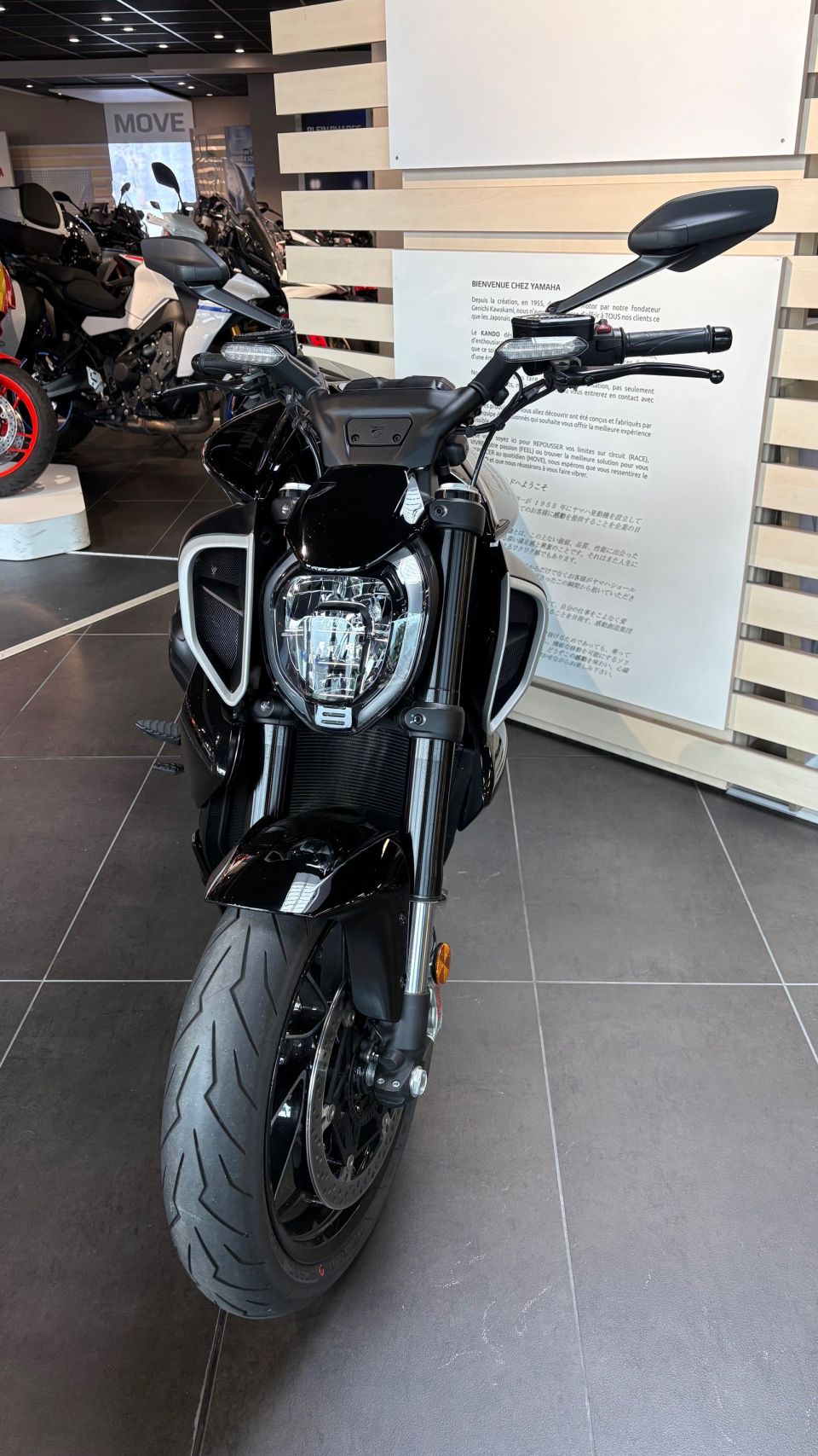 DUCATI DIAVEL V4 4