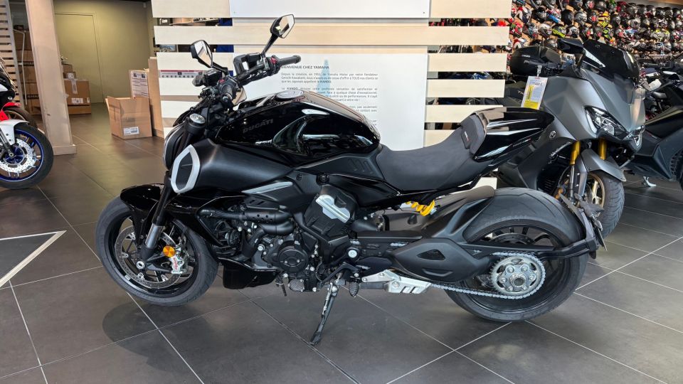 DUCATI DIAVEL V4 4