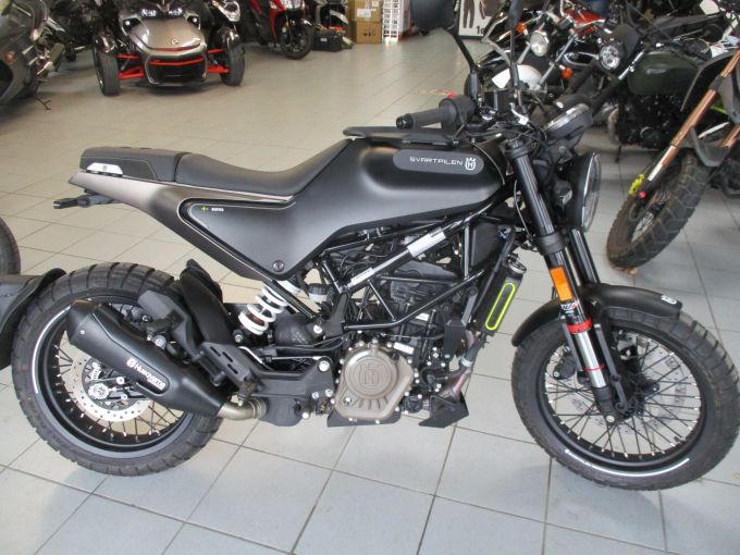 HUSQVARNA SVARTPILEN 125 ABS 4