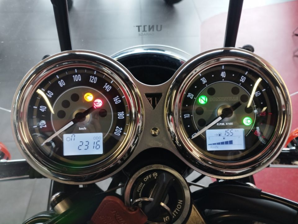 TRIUMPH BONNEVILLE T120 4