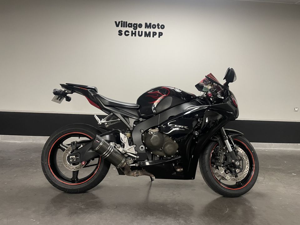 HONDA CBR 1000 RR FIREBLADE 4