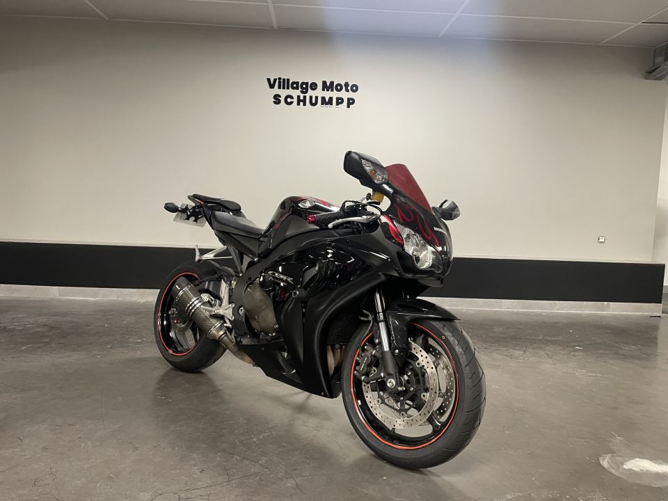 HONDA CBR 1000 RR FIREBLADE 4