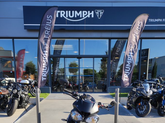TRIUMPH STREET TRIPLE 765 RS 4