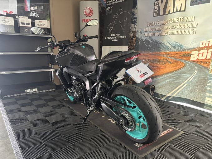 YAMAHA MT-09 4