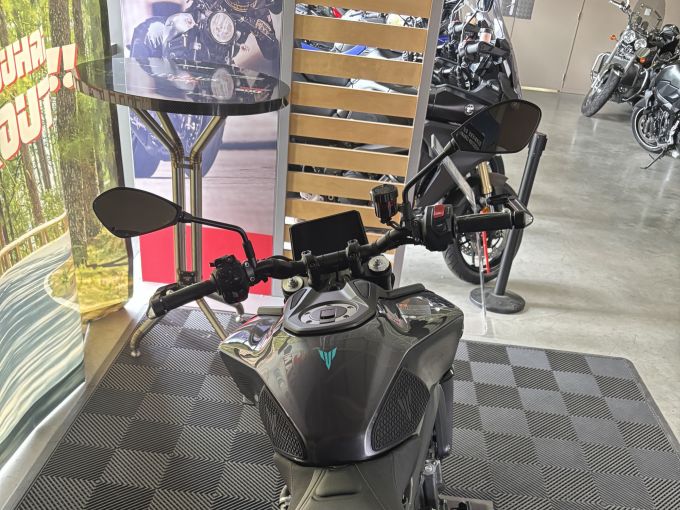YAMAHA MT-09 4