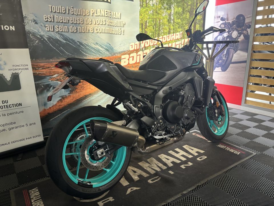 YAMAHA MT-09 4