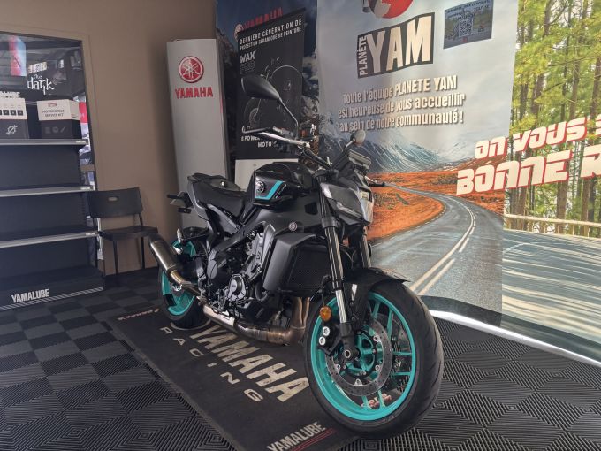 YAMAHA MT-09 4