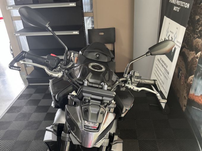 YAMAHA MT-09 4