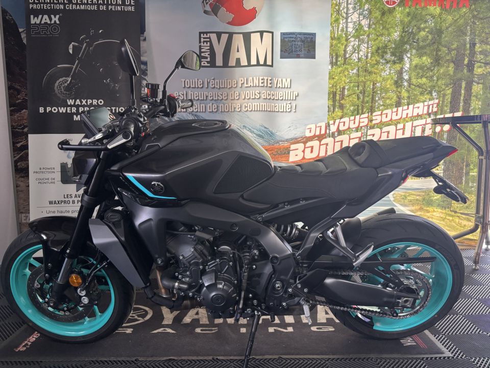 YAMAHA MT-09 4