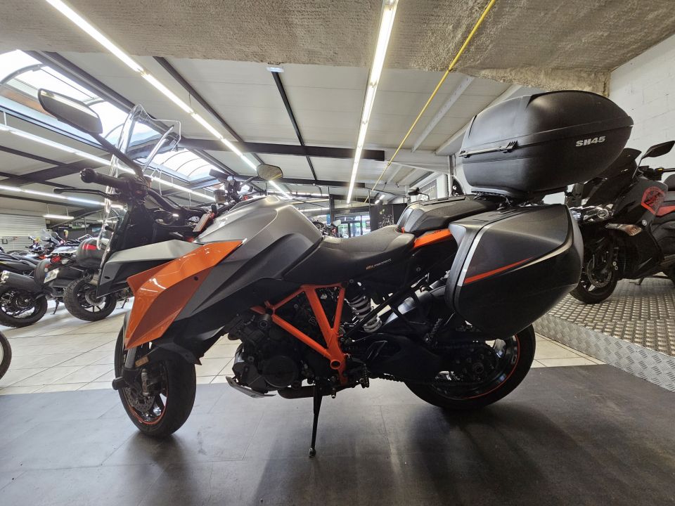 KTM 1290 SUPER DUKE GT 4