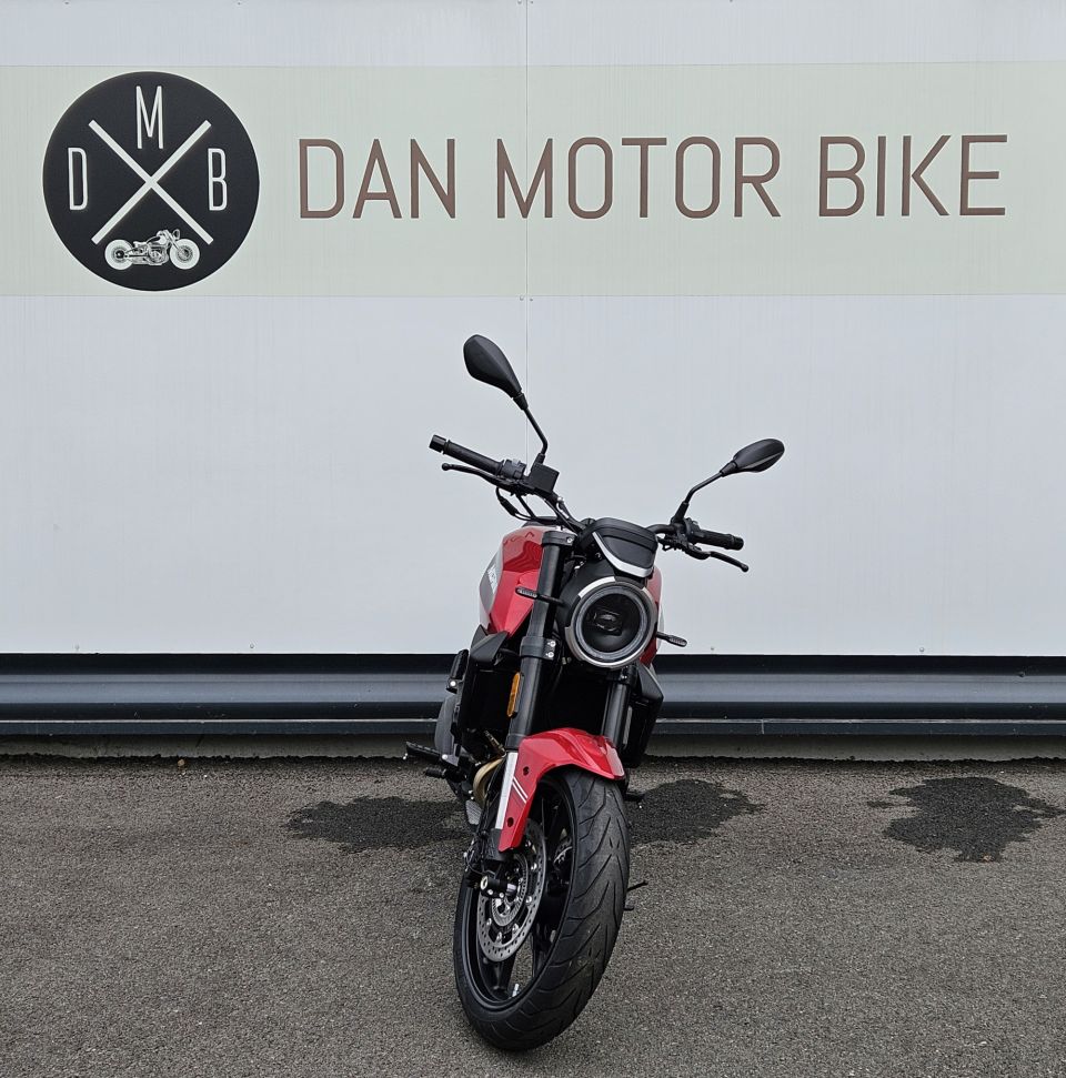 MOTO MORINI SEIEMMEZZO STR 650 4