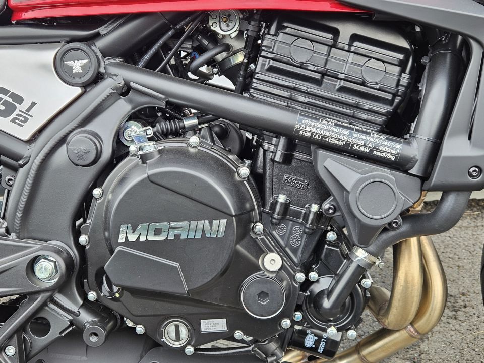 MOTO MORINI SEIEMMEZZO STR 650 4