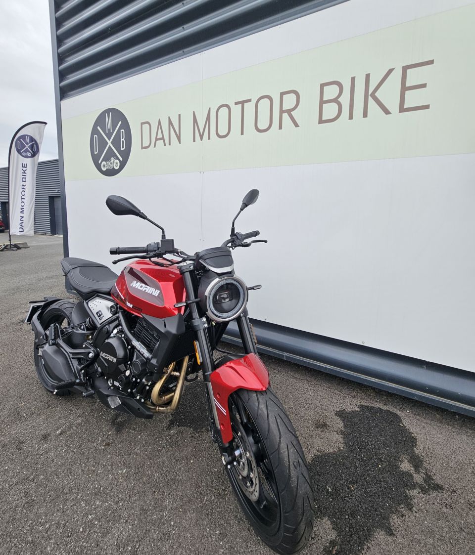 MOTO MORINI SEIEMMEZZO STR 650 4