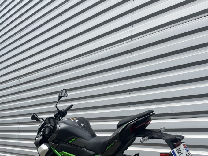 KAWASAKI Z900 4